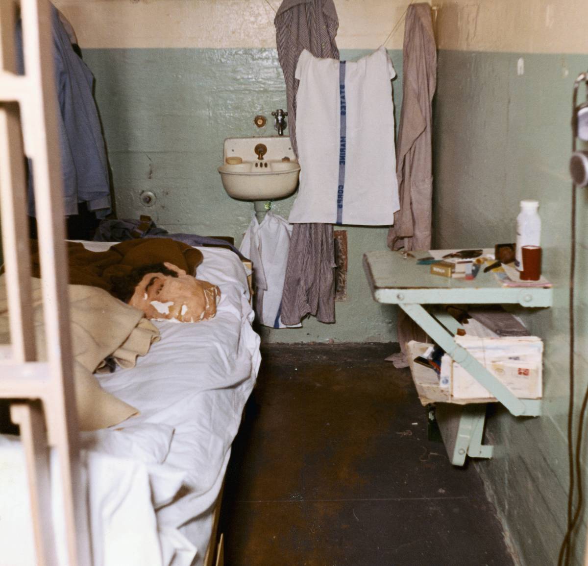 (Original Caption) Here is one of the cells in Cell Block B in Alcatraz Prison in San Francisco Bay from which three prisoners escaped 6/12. this photo shows the entire cell, with method of concealing exit and dummy head used.