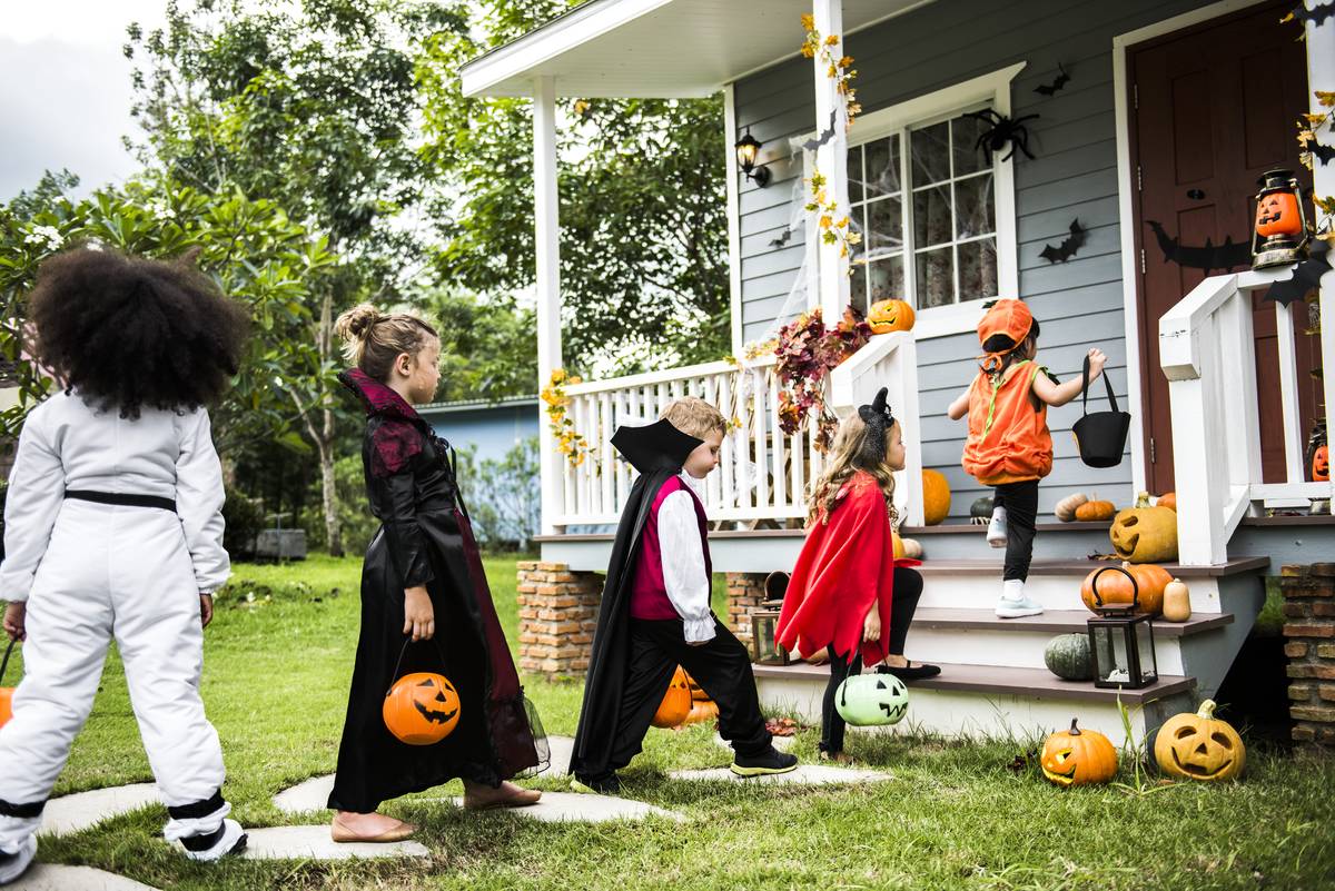 little-children-trick-treating