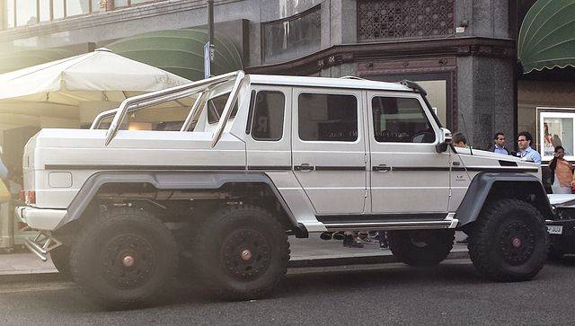 White_Mercedes-Benz_G_63_AMG_6x6_rr_London14