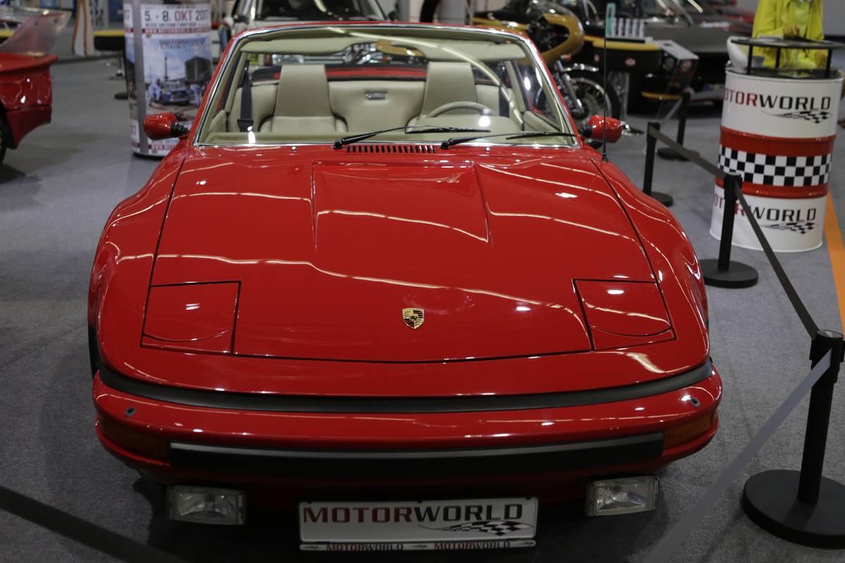 A 1970 VW-Porsche 914/6 is presented in the special...