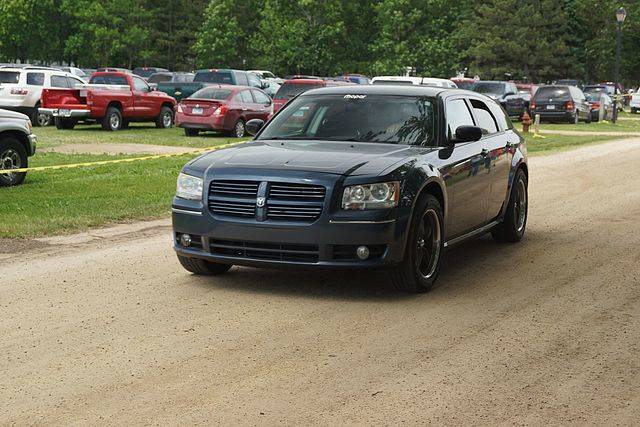 2008_Dodge_Magnum_(34302279404)