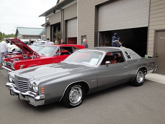640px-77_Dodge_Charger_Midnight_Special_(6170865501)