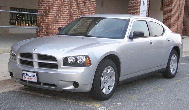 640px-Dodge_Charger_SE