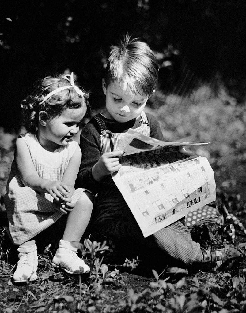 Kids reading comics