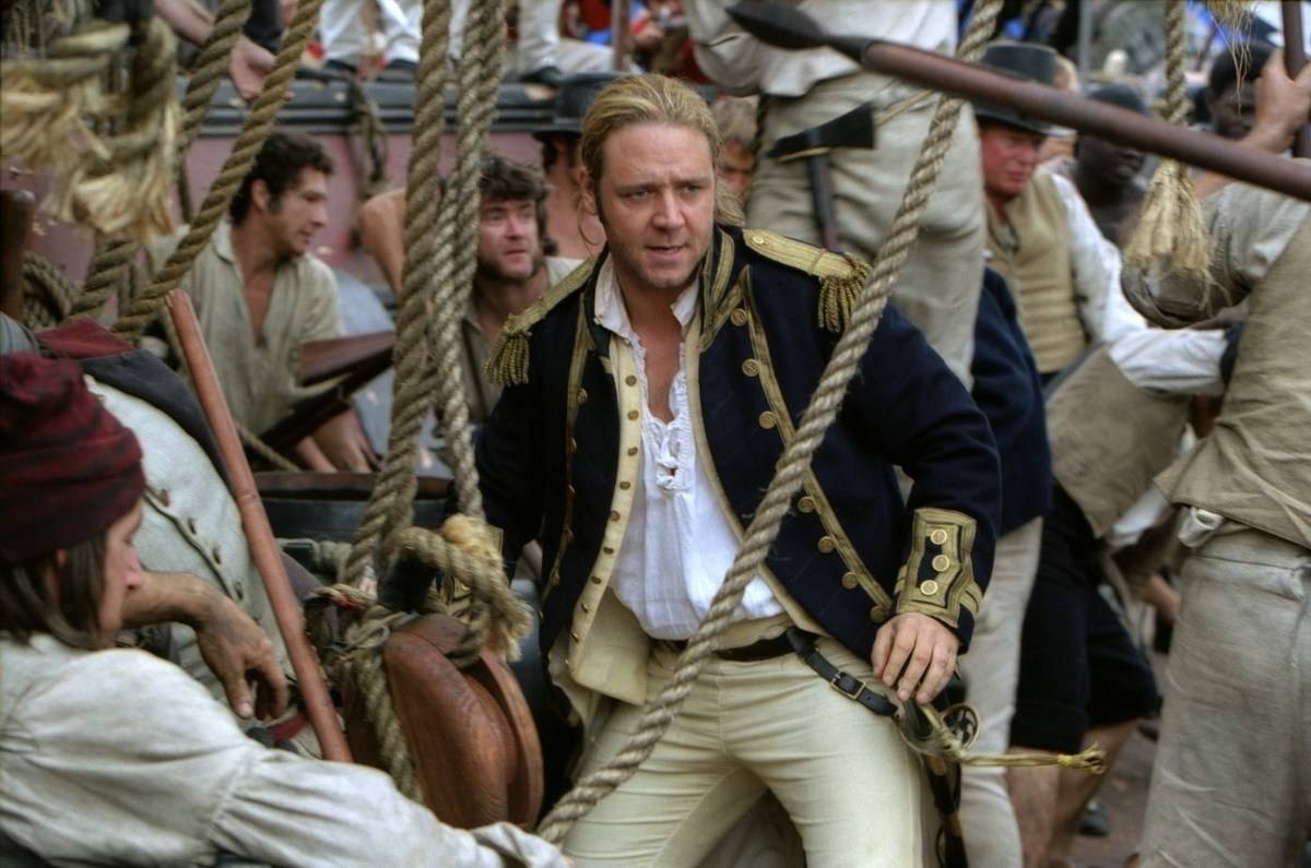 Russel Crowe bracing on ship as Captain Jack Aubrey in Master And Commander:The Far Side Of The World