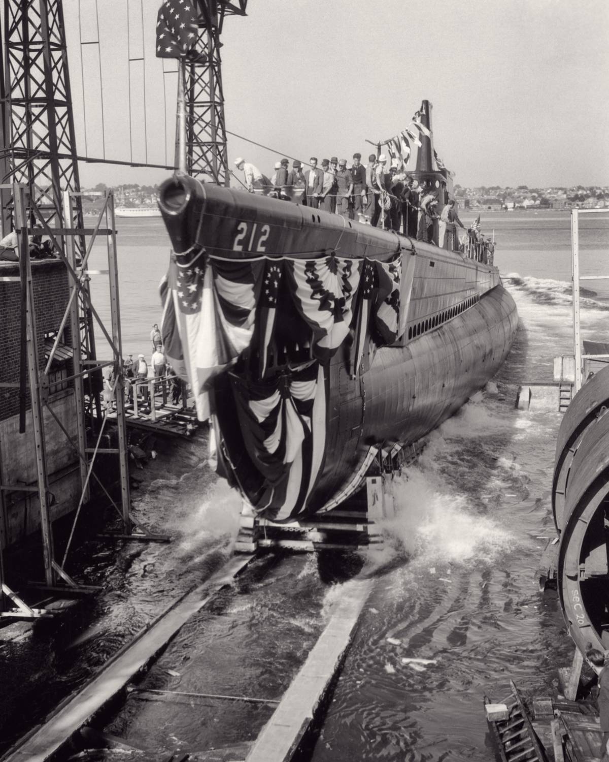 1940s LAUNCH OF SUBMARINE USS GATO SS-212 AUGUST 15 1941 AT ELECTRIC BOAT COMPANY WON 13 BATTLE STARS DURING WW2 GROTON CT USA