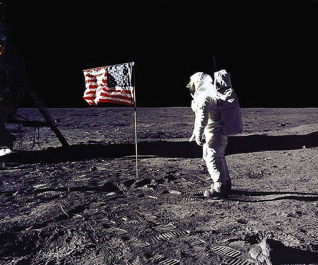 1st astronaut on the moon