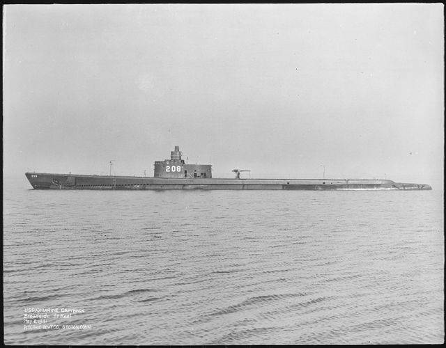 Grayback_(SS208)._Port_side,_05-06-1941_ NARA_-_513040