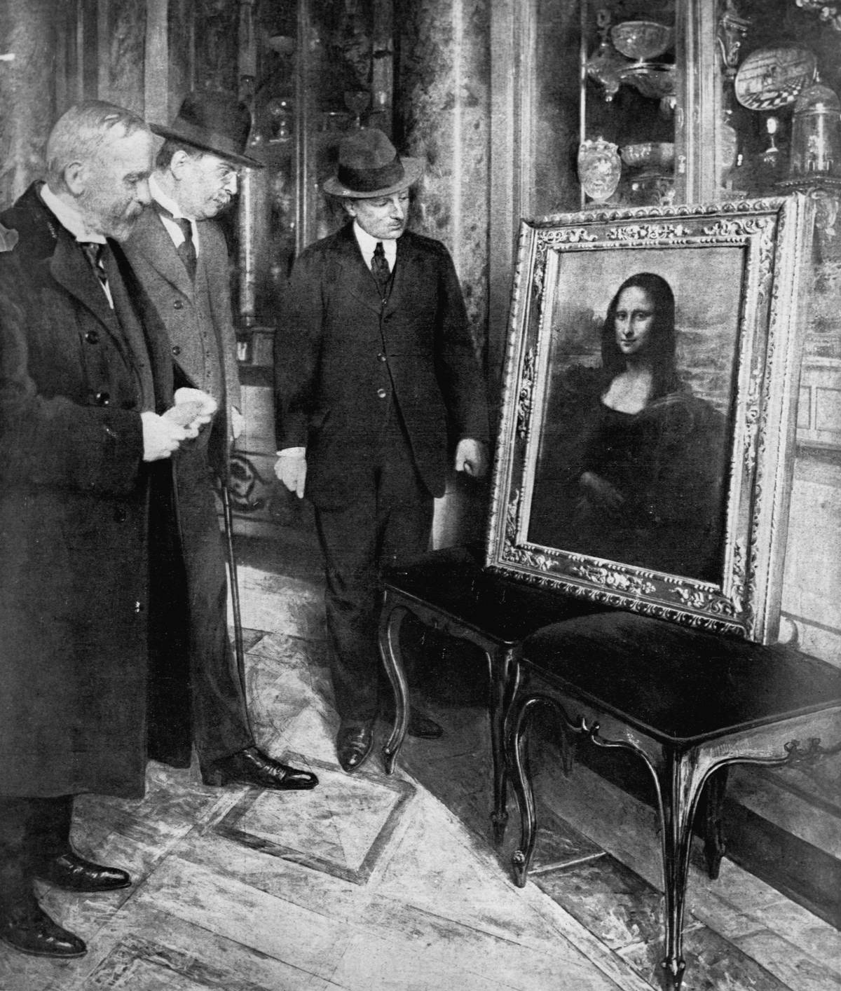 Examining the Mona Lisa