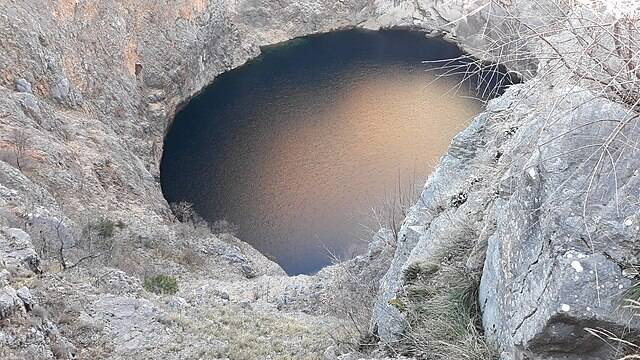 640px-Red_Lake_Imotski_002