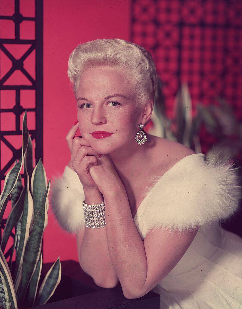 peggy lee posing for a photo in 1955