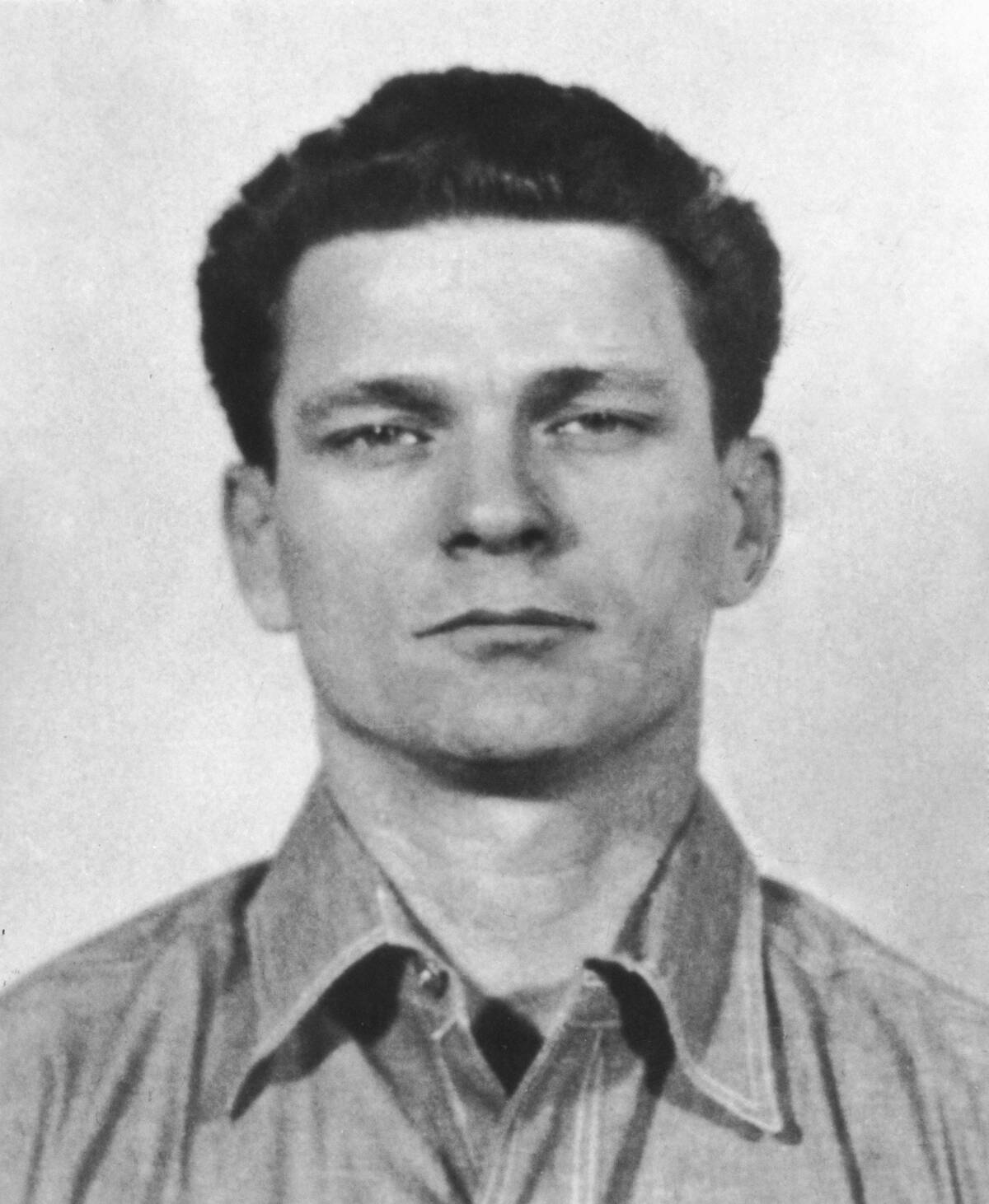 A police mug shot of American criminal Frank Lee Morris (born 1926), taken on his arrival at Alcatraz Federal Penitentiary, 20th January 1960.