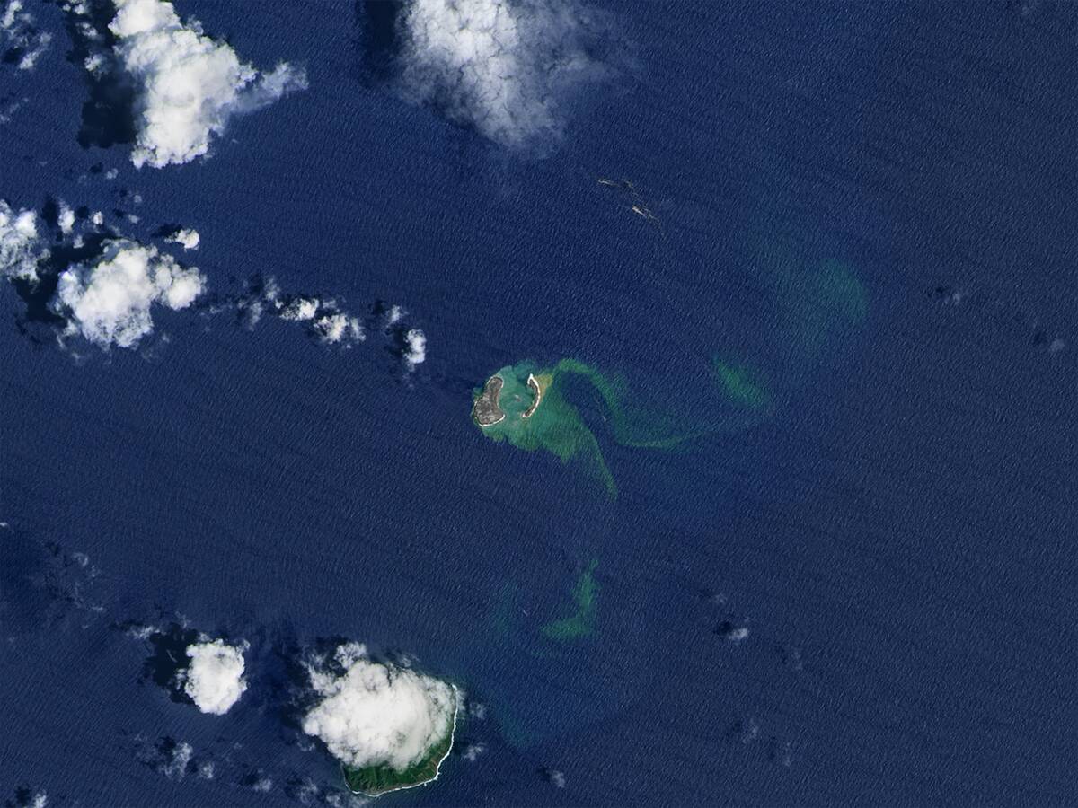 A aerial view of the submerged Fukutoku-Okanoba volcano, forming a new island near Sou