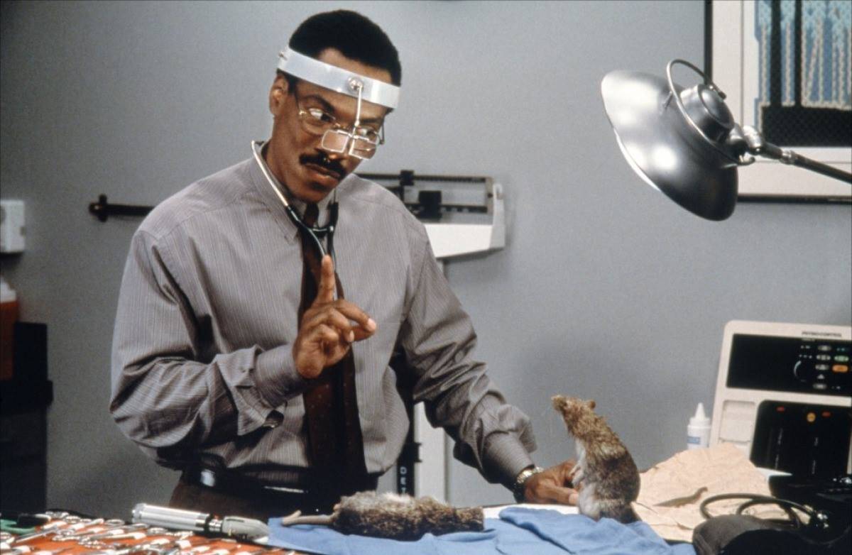 Eddie Murphy examining rats as Dr. John Dolittle in Doctor Dolittle