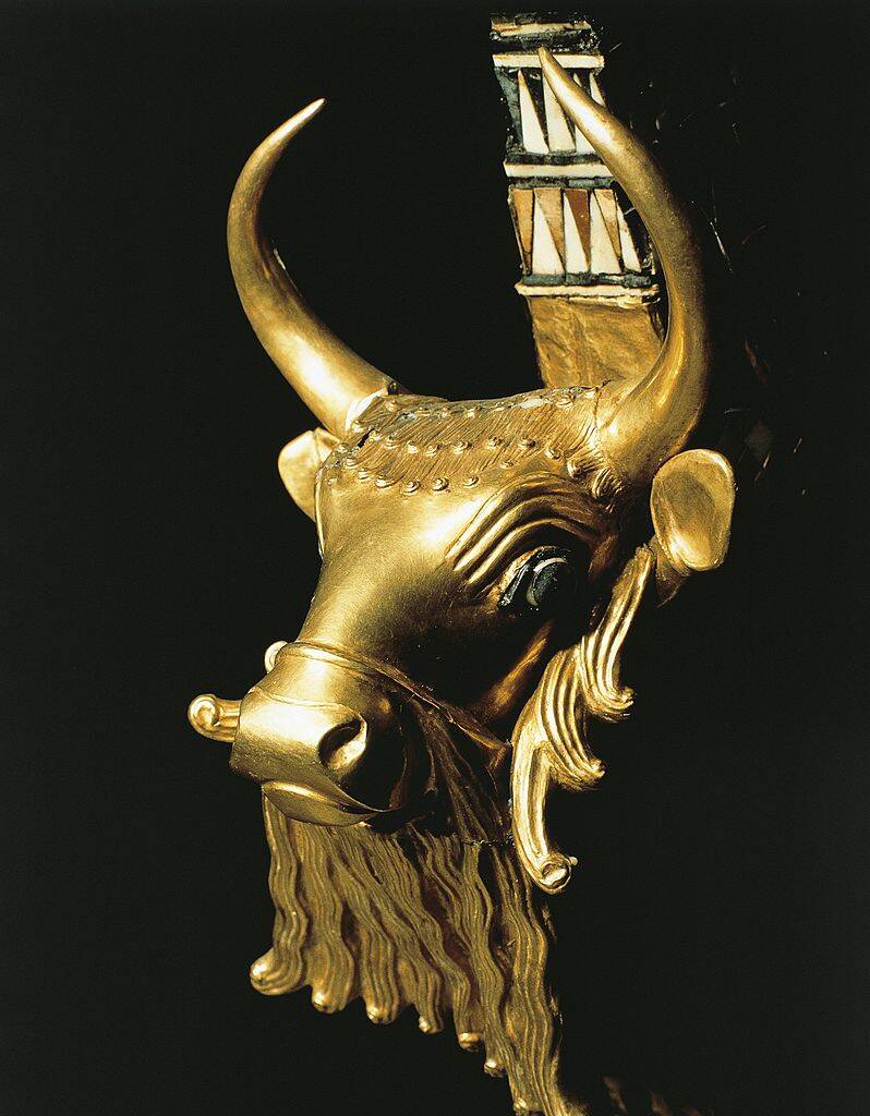 Gold bull's head and harp