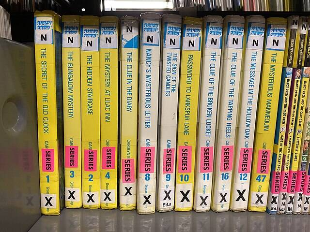 Nancy_Drew_books_on_shelf_at_a_public_library