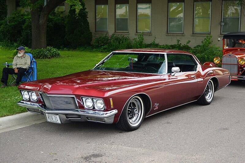 1971_Buick_Riviera_GS_(34873687733)