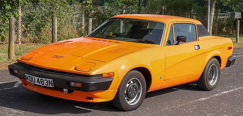 800px-1975_Triumph_TR7_3.5_Front