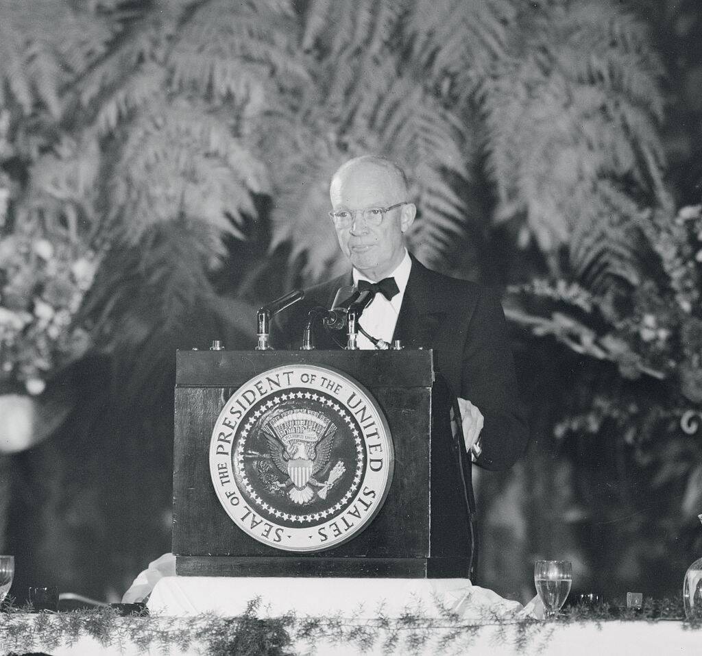  President Eisenhower speaking at dinner.