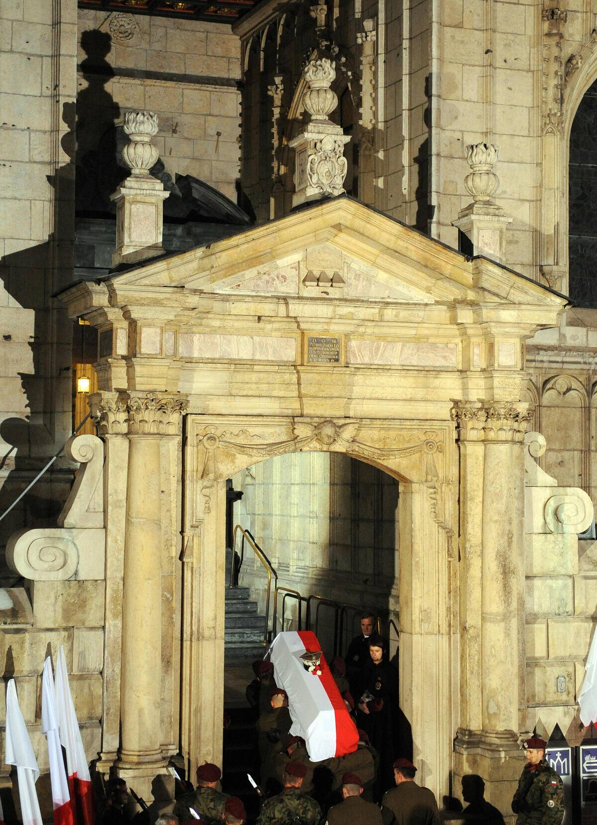 Soldiers bring the coffin of Poland's Wo
