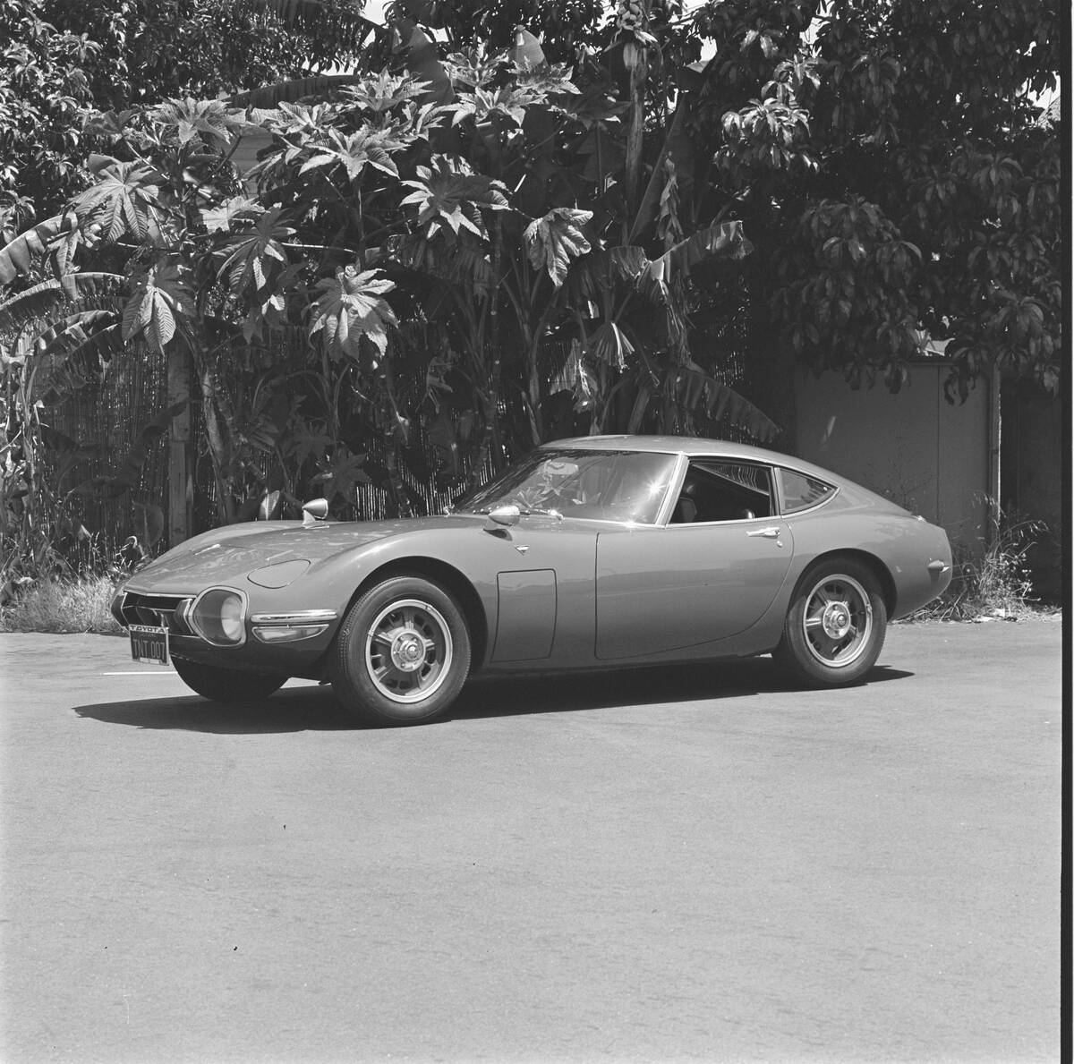 Toyota 2000GT...