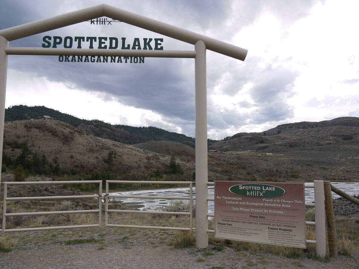 Spotted_Lake_(4293349331)