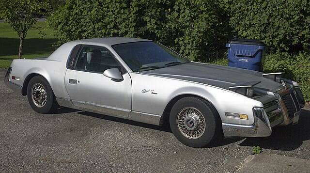 1986_Zimmer_Quicksilver_in_silver,_front_right