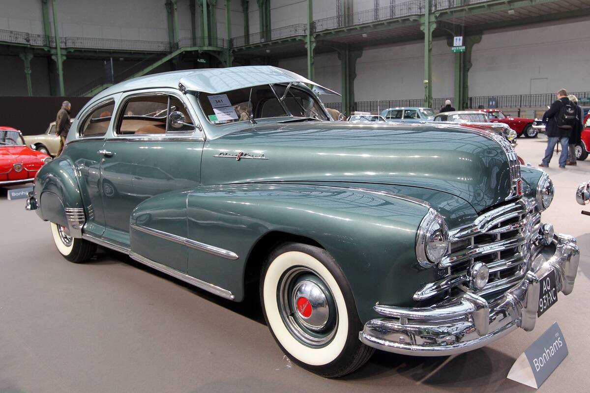 A picture shows a Pontiac Torpedo 1948 a