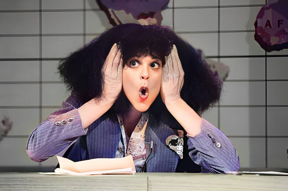 woman wearing a wig
