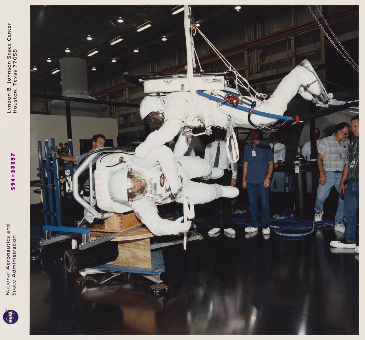 STS-64 SAFER exercise in bldg 9NW on the air-bearing floor