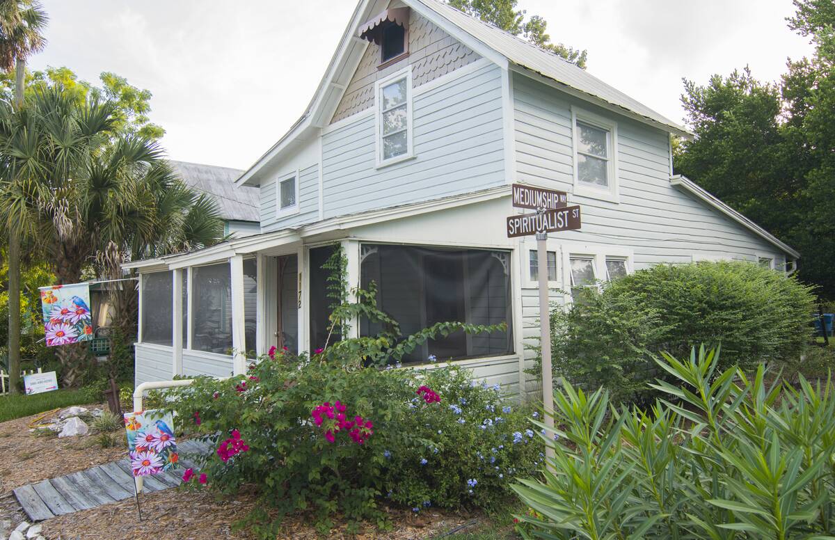 Cassadaga Florida town of psychics and mediums in Volusia County