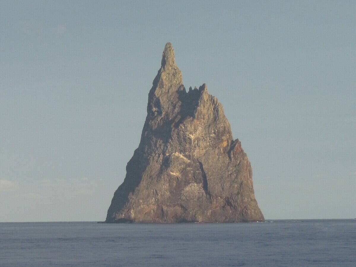 Balls_Pyramid_near_Lord_Howe_Island