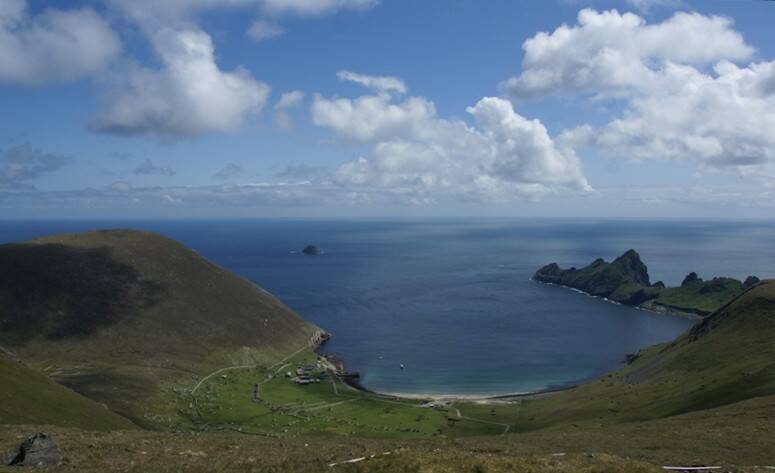Saint_Kilda_20090611_Hirta_ Village_Bay_overview