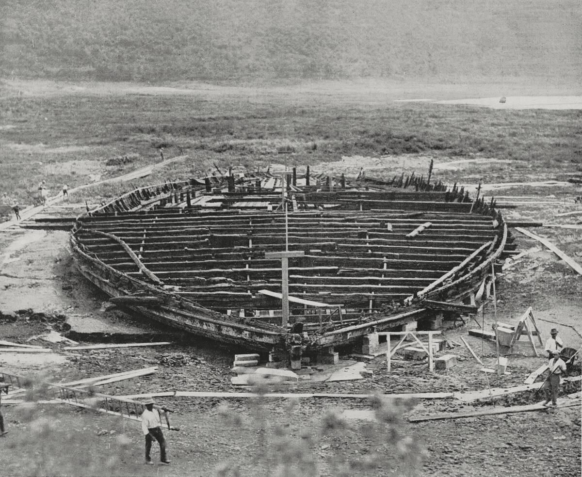 The recovery of second Nemi ship