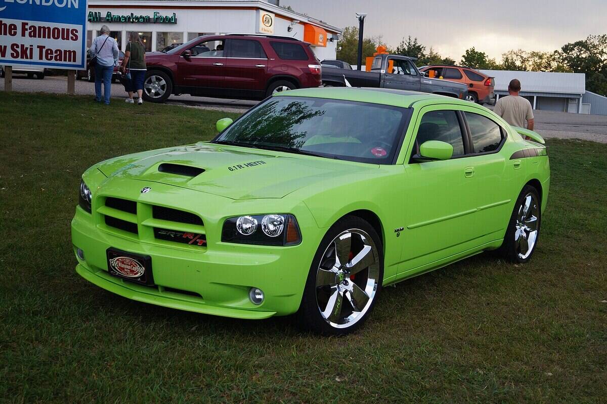1622px-Dodge_Charger_Daytona_RT_(20878152454)