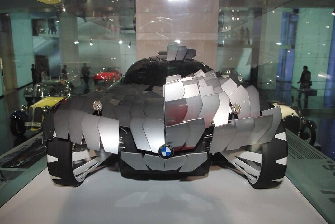 1076px-BMW_Lovos