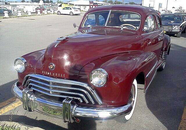 1948_Oldsmobile_60_series_(Auto_classique_VACM_Montréal_'13)