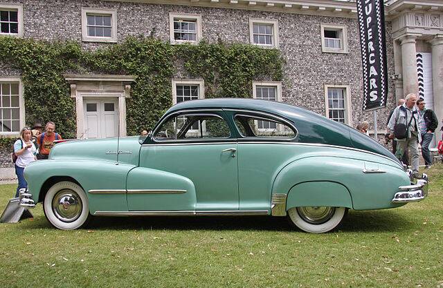 640px-1948_Pontiac_Streamliner_Deluxe_ Flickr_-_exfordy_(2)