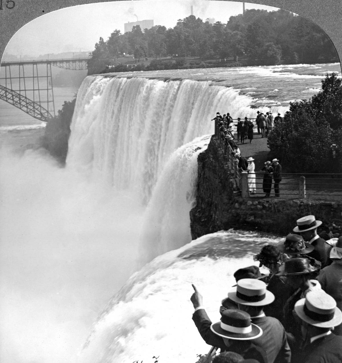 Niagara Falls from Goat Island, New York, USA.Artist: Realistic Travels Publishers