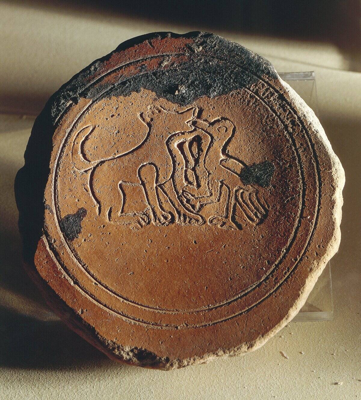 Amphora stopper with a dog and a goose inspired by the Aesop's fables from Antinopolis (Sheikh-'Ibada)