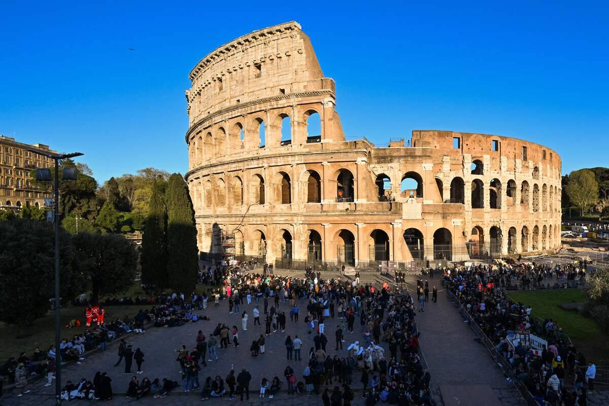 ITALY-VATICAN-RELIGION-POPE-GOOD FRIDAY-WAY OF THE CROSS