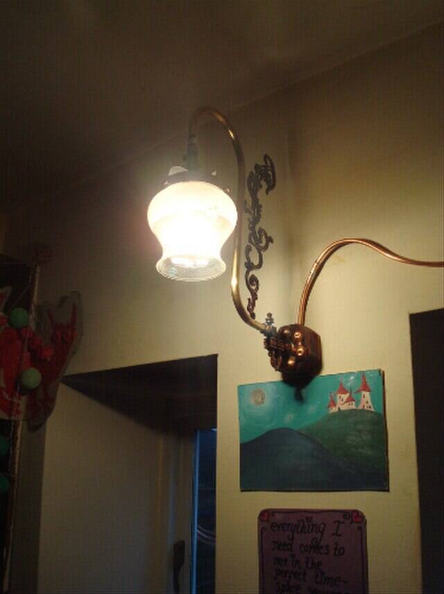 Interior_Gas_Lighting,_3_Light_Swan_neck_bracket