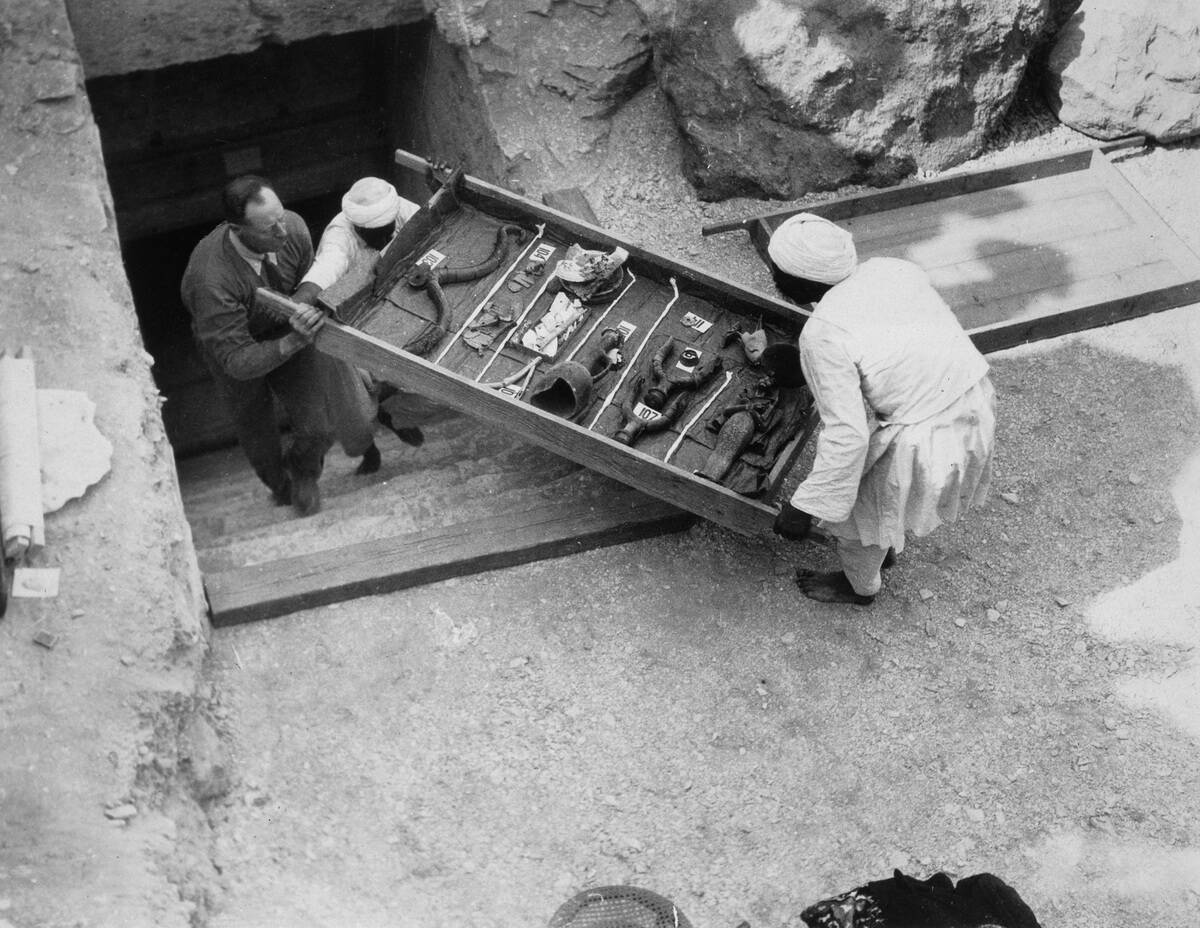 Removing A Tray Of Chariot Parts From The Tomb Of Tutankhamun Valley Of The Kings Egypt 1922