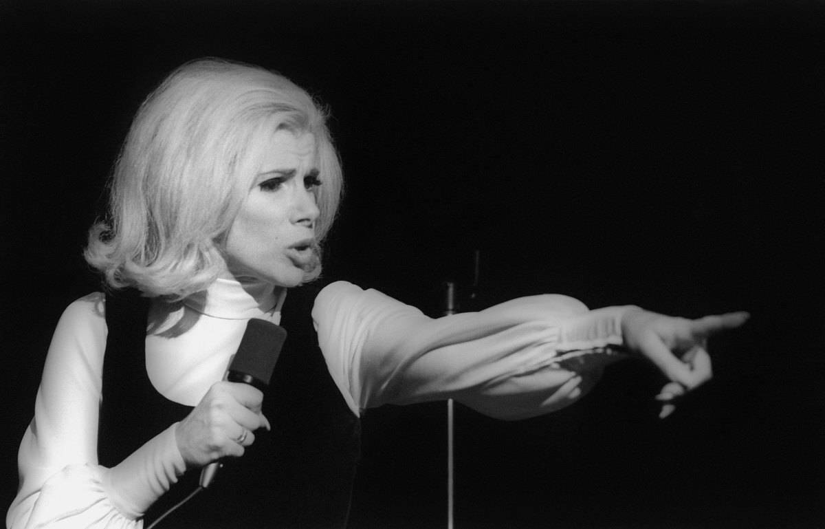 Comedienne-54055
