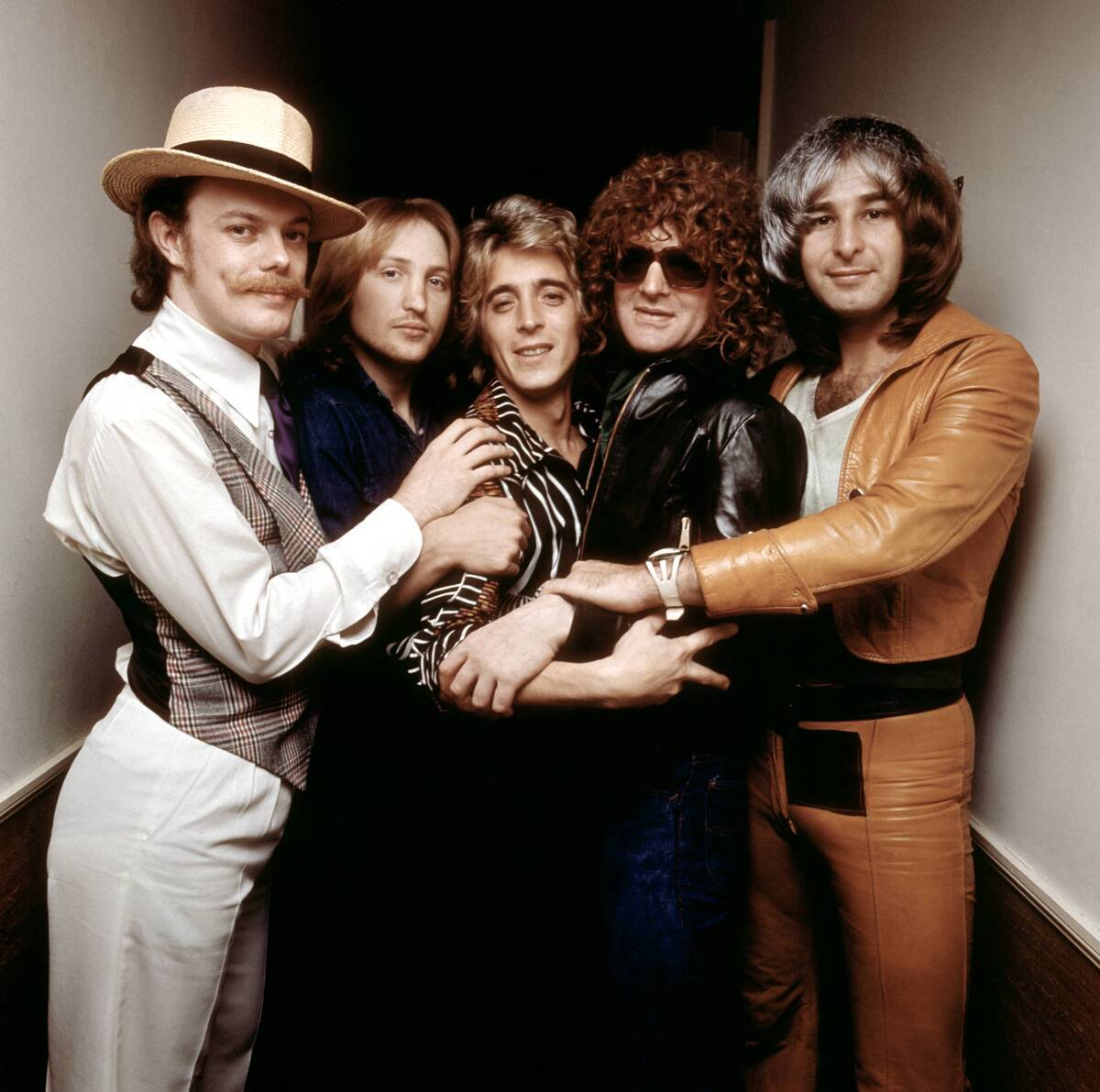Photo of Ian HUNTER and Mick RONSON and MOTT THE HOOPLE and Pete Overend WATTS and Morgan FISHER and Dale GRIFFIN