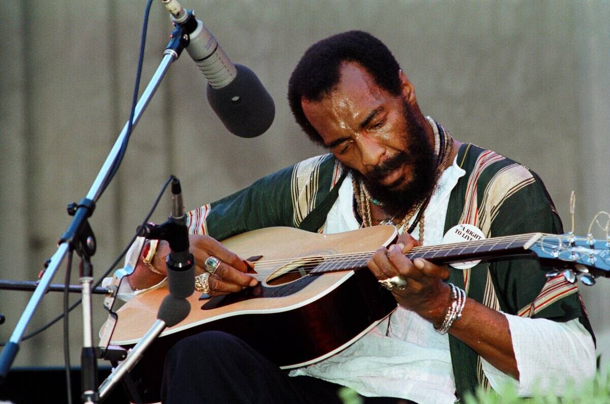 Richie Havens Performs Live