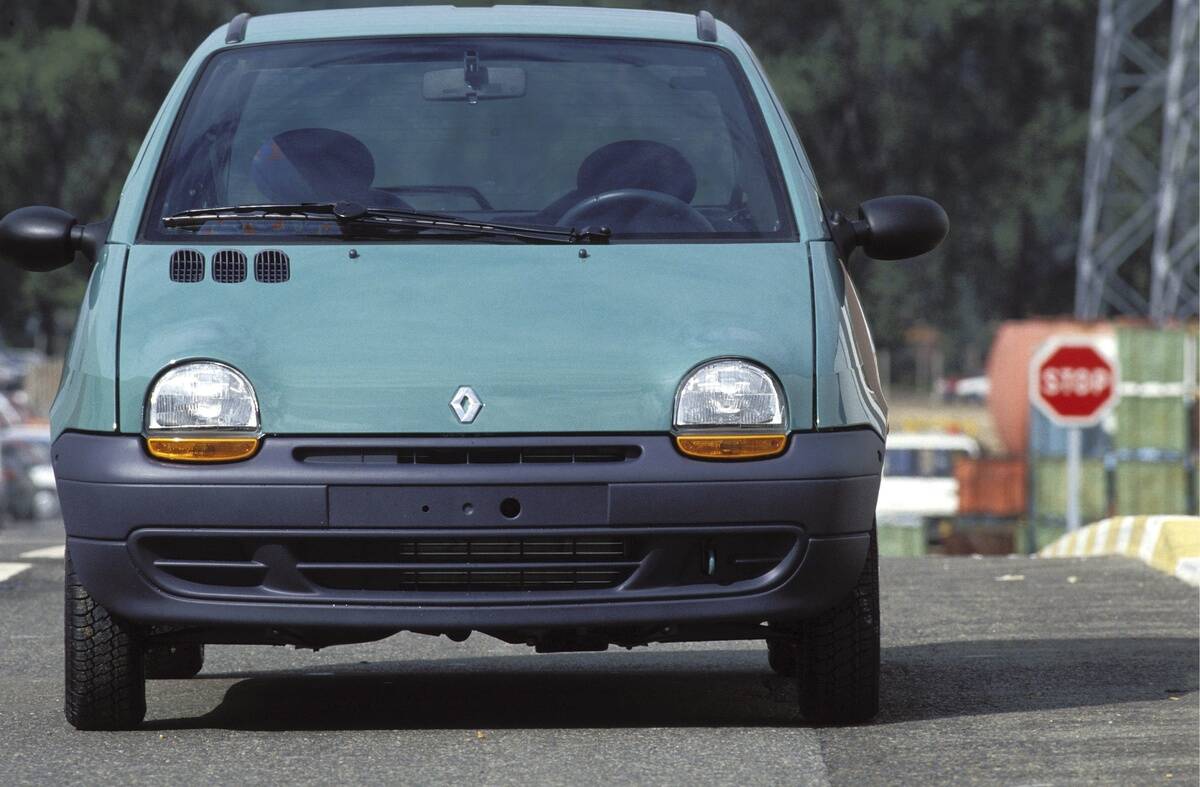 The Making Of Renault 'Twingo' At Renault Plant Of Flins On September 27th, 1992