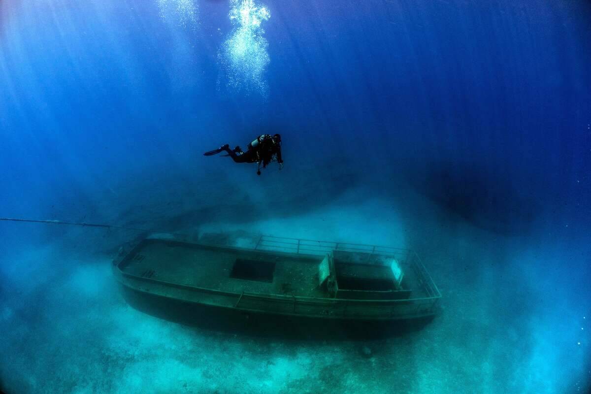 TOPSHOT-CYPRUS-SEA-UNDERWATER-TOURISM