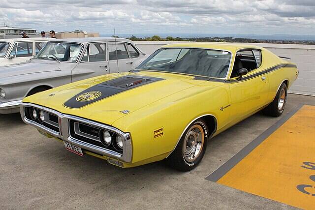 1971_Dodge_Charger_Super_Bee_(24162765573)