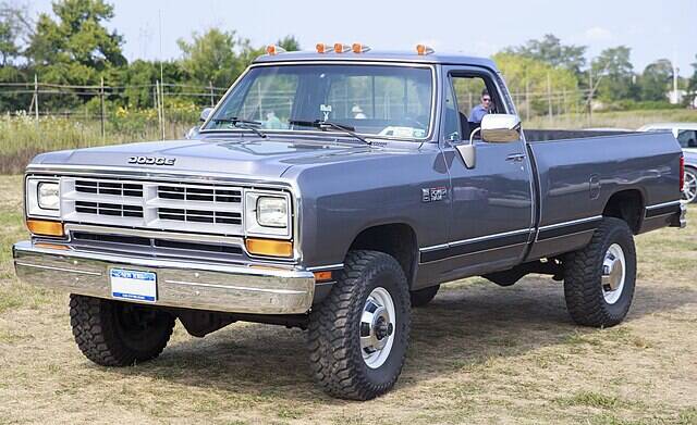 1989_Dodge_Power_Ram_W250_Sweptline_Diesel_4WD,_front_left2